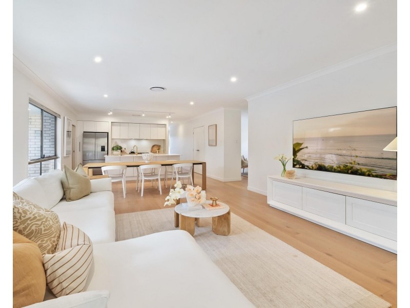 32 Sapphire Place, Elanora QLD 4221