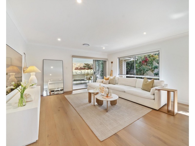 32 Sapphire Place, Elanora QLD 4221