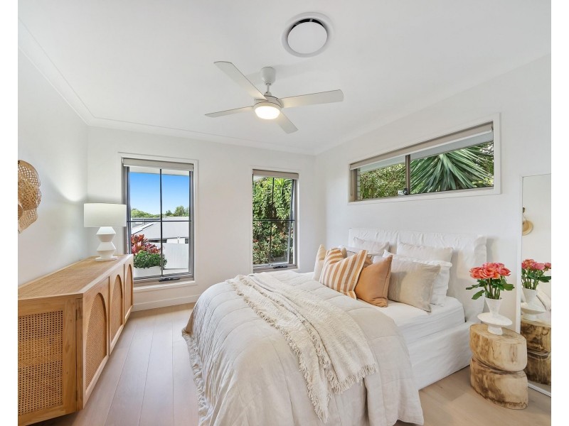 32 Sapphire Place, Elanora QLD 4221