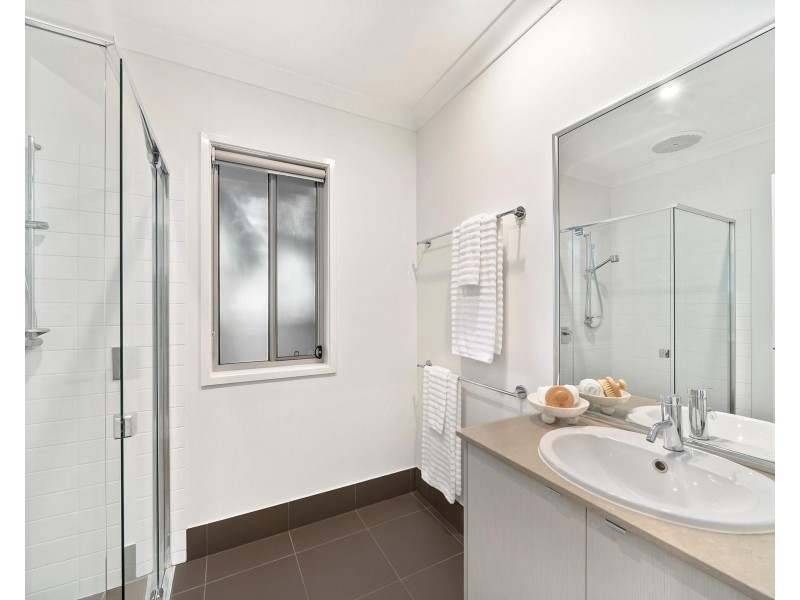 32 Sapphire Place, Elanora QLD 4221