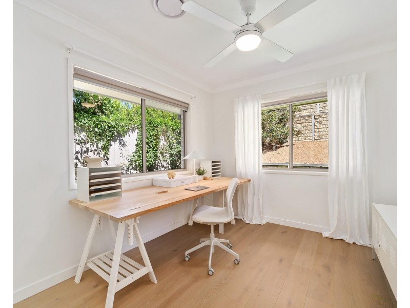 32 Sapphire Place, Elanora QLD 4221