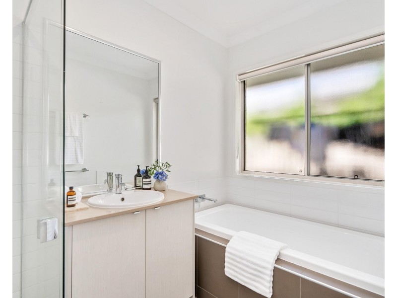 32 Sapphire Place, Elanora QLD 4221