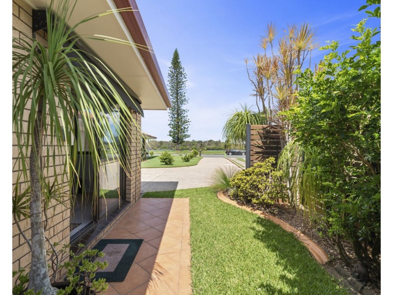 2/60 Keith Compton Drive, Tweed Heads NSW 2485
