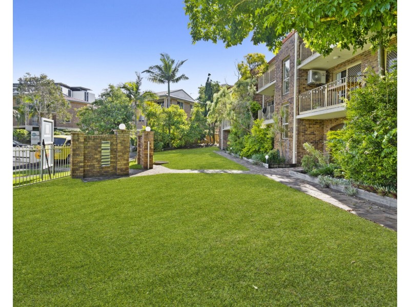 10/4 Rolan Court, Palm Beach QLD 4221