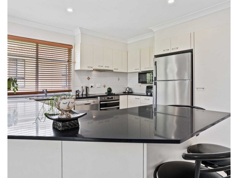 37 Hibertia Avenue, Elanora QLD 4221