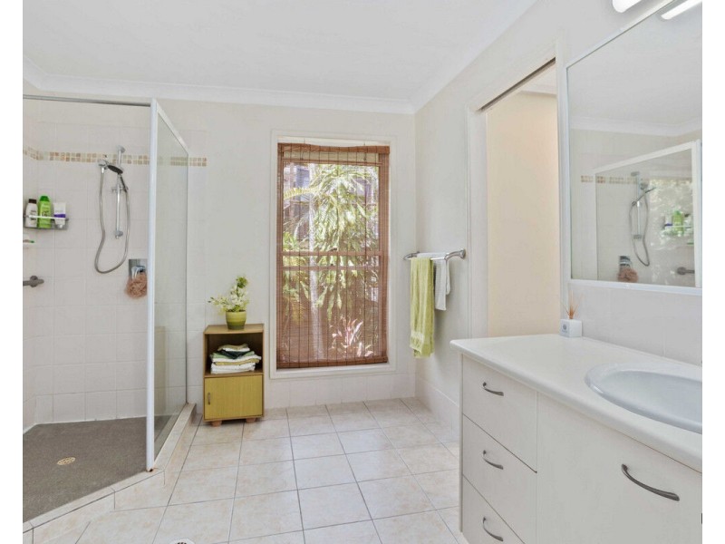 37 Hibertia Avenue, Elanora QLD 4221