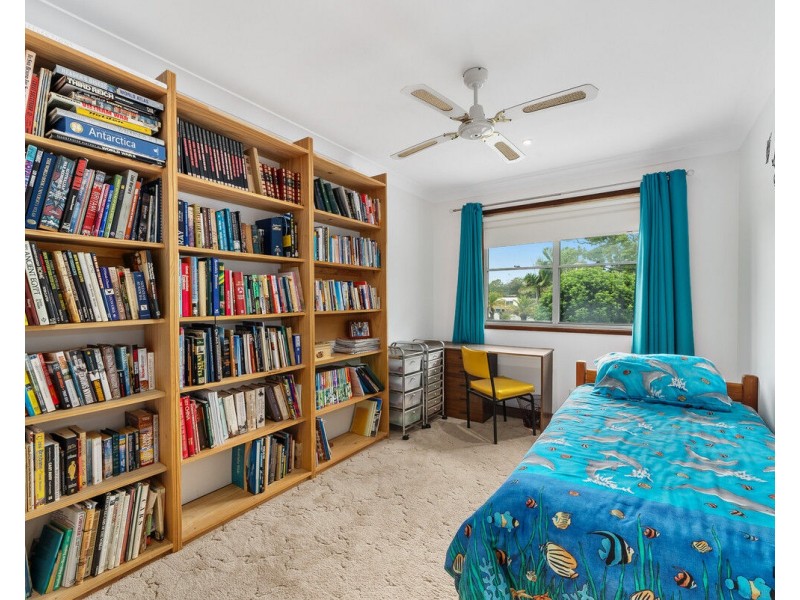 13 Myrtle Court, Palm Beach QLD 4221