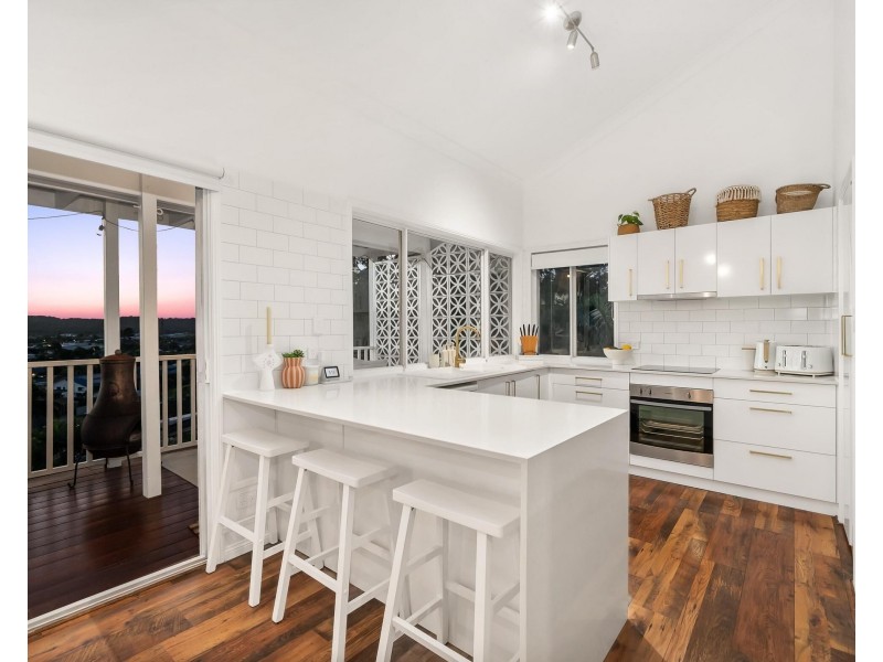 15 Jarrahdale Drive, Elanora QLD 4221