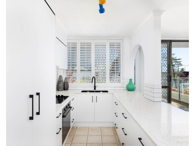 4/22 Marine Parade, Coolangatta QLD 4225