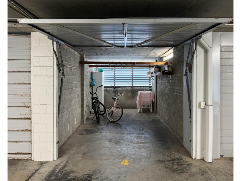 4/22 Marine Parade, Coolangatta QLD 4225