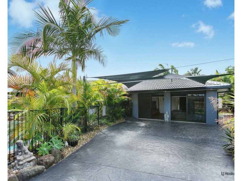 21 Barklya Place, Palm Beach QLD 4221