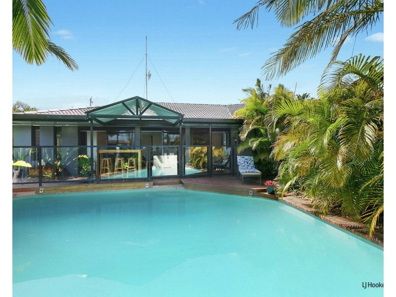 21 Barklya Place, Palm Beach QLD 4221