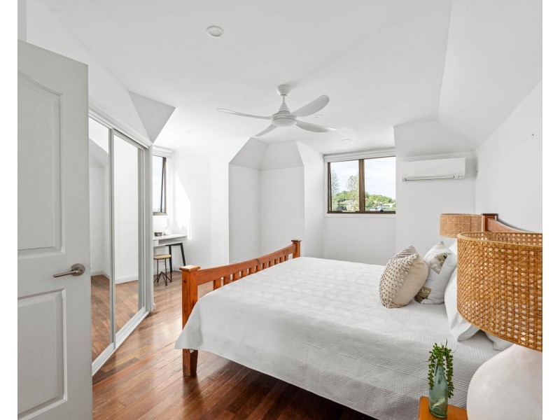 42 Tweed Street, Coolangatta QLD 4225