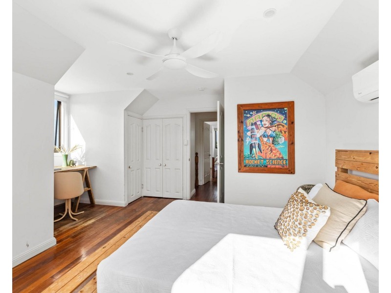 42 Tweed Street, Coolangatta QLD 4225