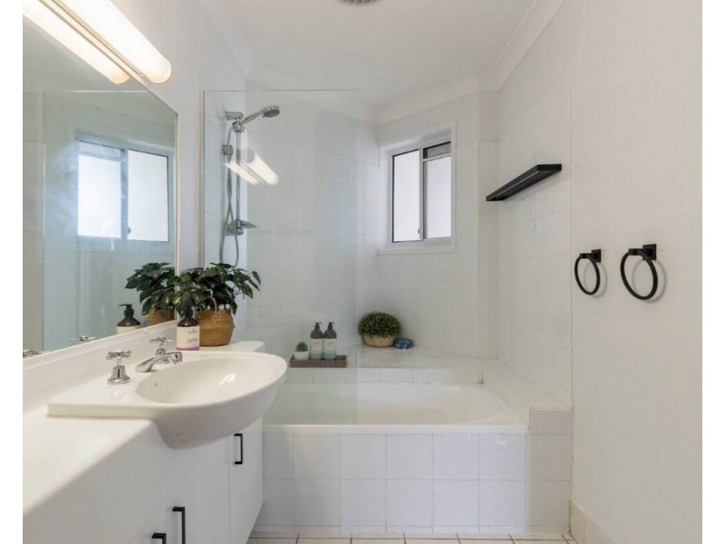 22/14 Jefferson Lane, Palm Beach QLD 4221