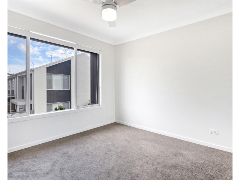 67/13 Angela Way, Pimpama QLD 4209