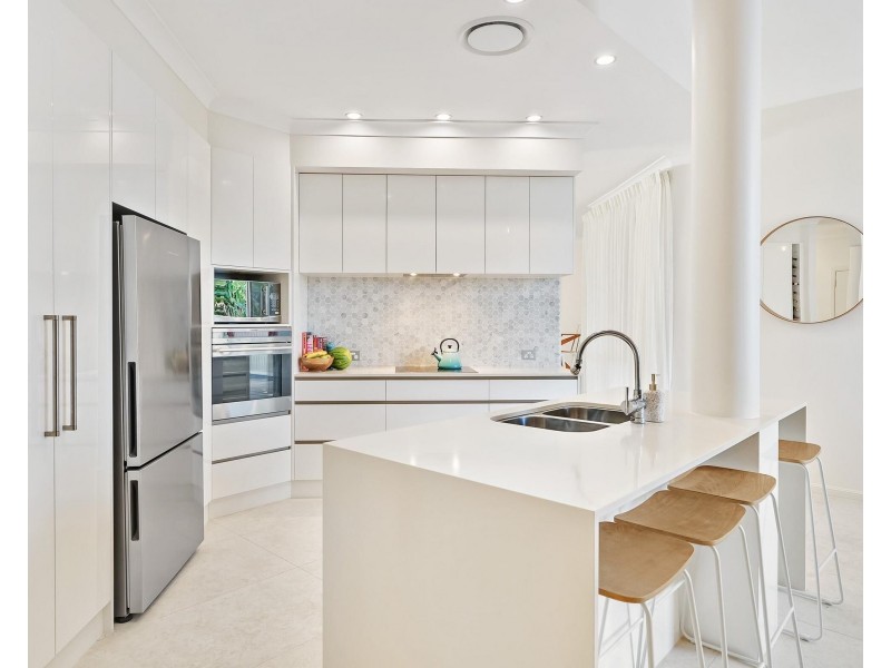 32 Jarrahdale Drive, Elanora QLD 4221