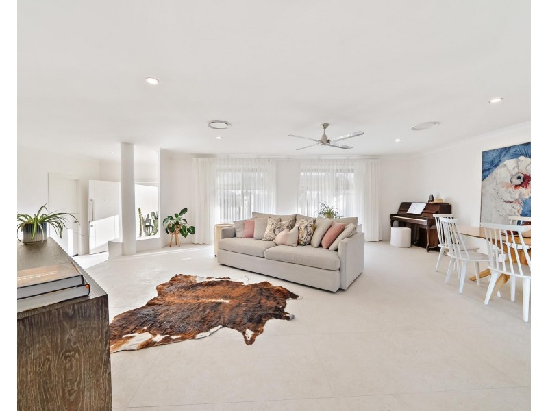 32 Jarrahdale Drive, Elanora QLD 4221
