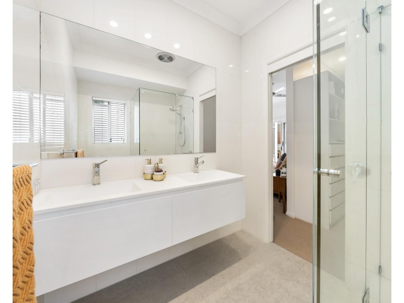 32 Jarrahdale Drive, Elanora QLD 4221