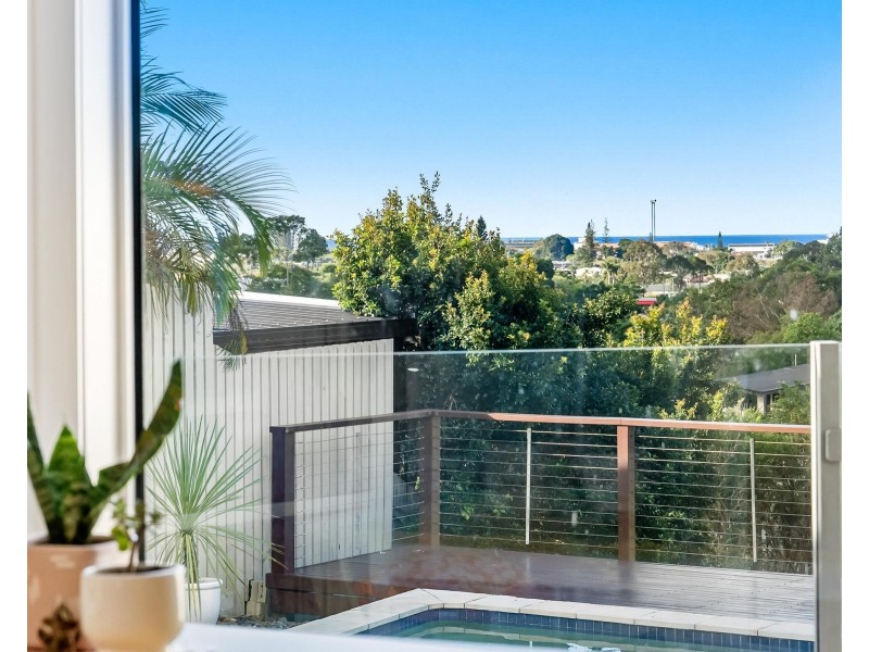 32 Jarrahdale Drive, Elanora QLD 4221