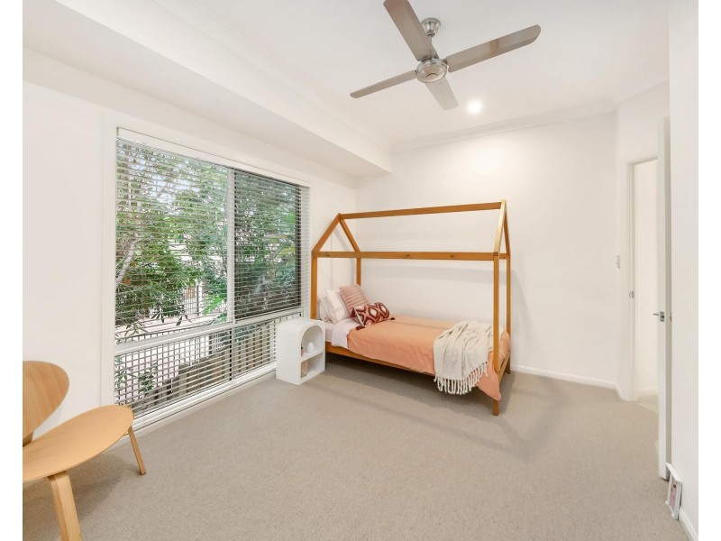 32 Jarrahdale Drive, Elanora QLD 4221
