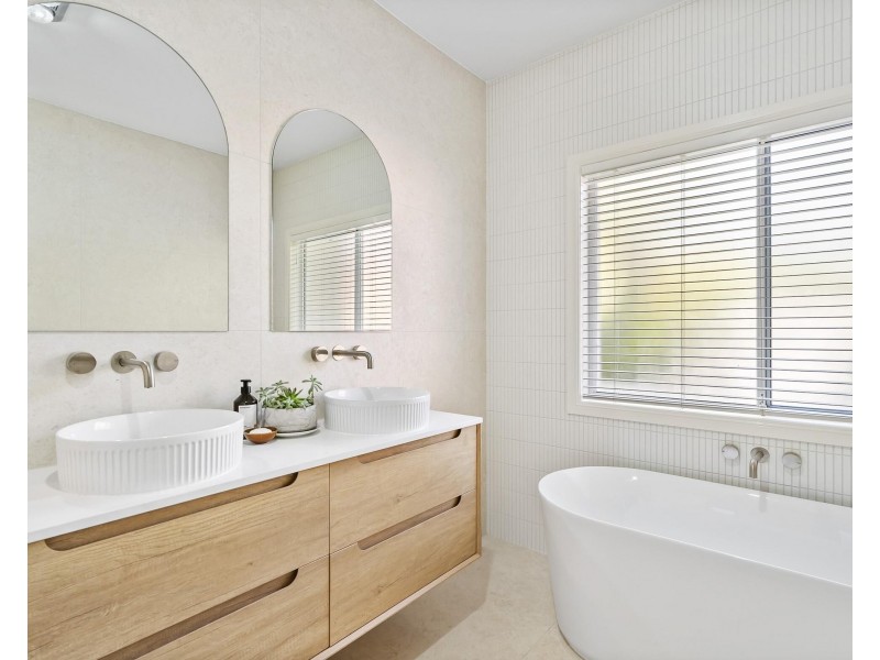 32 Jarrahdale Drive, Elanora QLD 4221