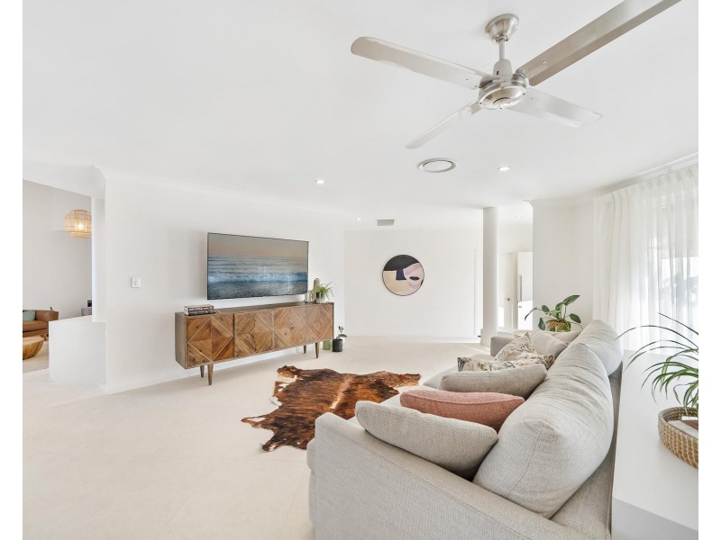 32 Jarrahdale Drive, Elanora QLD 4221