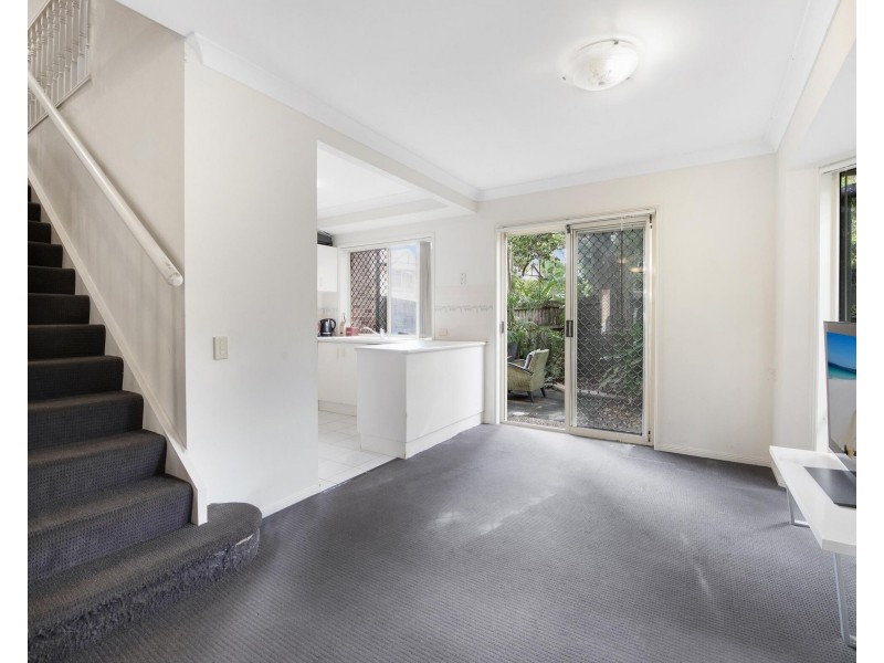 11/32 Billington Street, Labrador QLD 4215