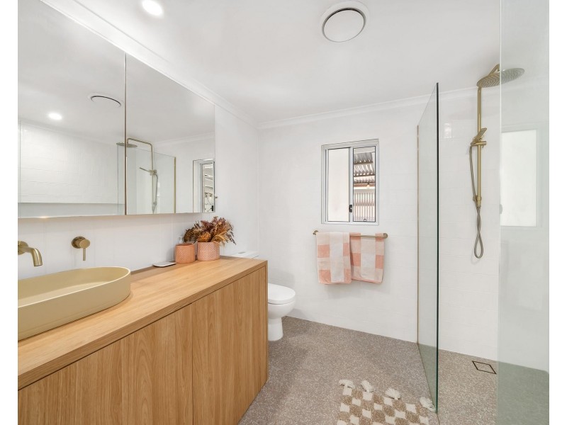 25 Kitchener Street, Tugun QLD 4224