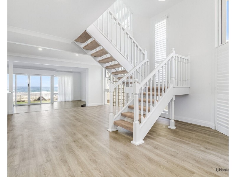 245 Jefferson Lane, Palm Beach QLD 4221