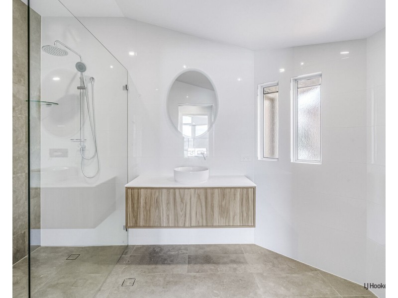 245 Jefferson Lane, Palm Beach QLD 4221