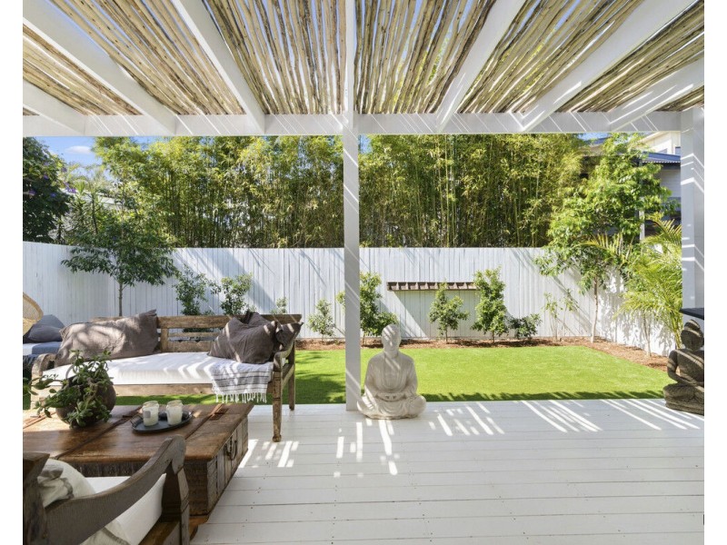 2/8 Fourteenth Avenue, Palm Beach QLD 4221