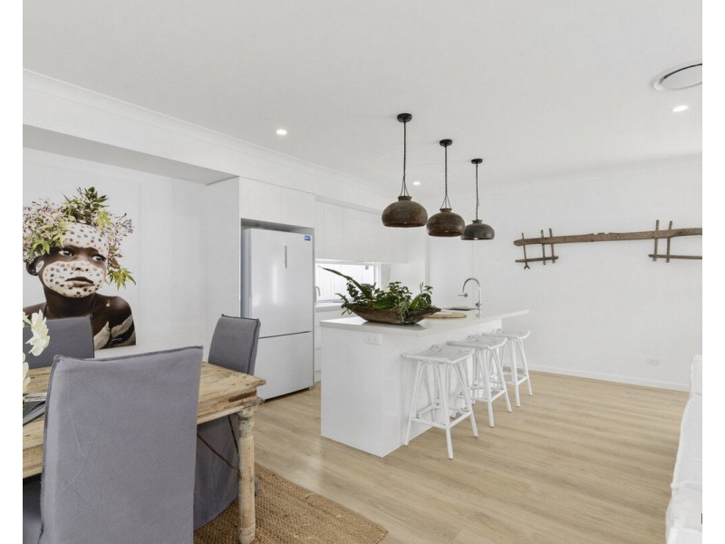 2/8 Fourteenth Avenue, Palm Beach QLD 4221