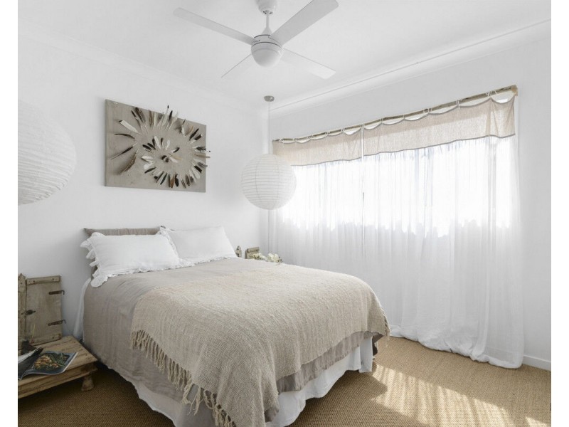 2/8 Fourteenth Avenue, Palm Beach QLD 4221