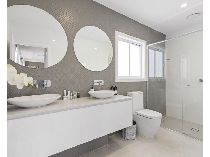 2/8 Fourteenth Avenue, Palm Beach QLD 4221