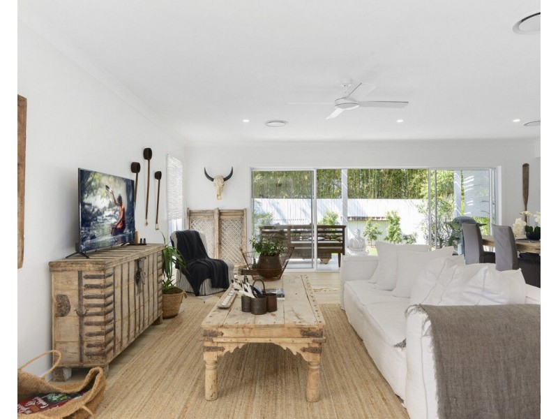 2/8 Fourteenth Avenue, Palm Beach QLD 4221