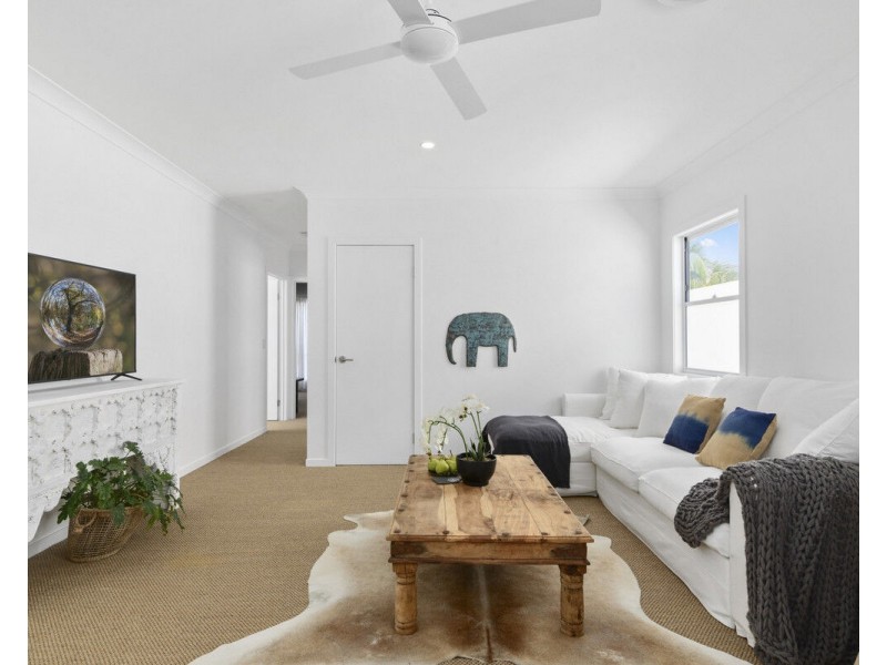 2/8 Fourteenth Avenue, Palm Beach QLD 4221