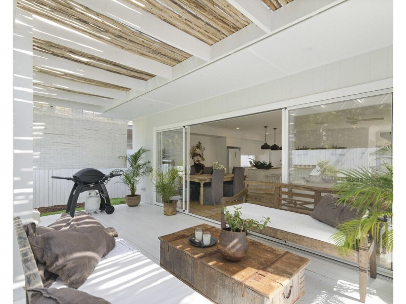 2/8 Fourteenth Avenue, Palm Beach QLD 4221