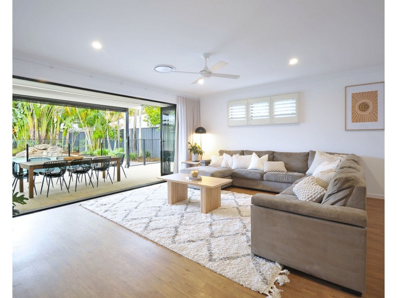 6 Ling Place, Palm Beach QLD 4221
