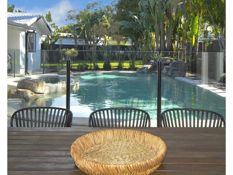 6 Ling Place, Palm Beach QLD 4221