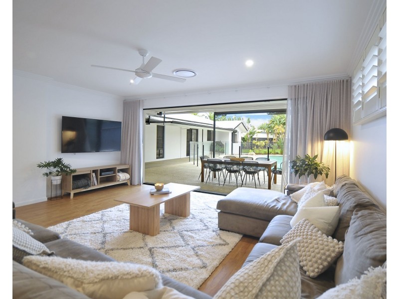 6 Ling Place, Palm Beach QLD 4221