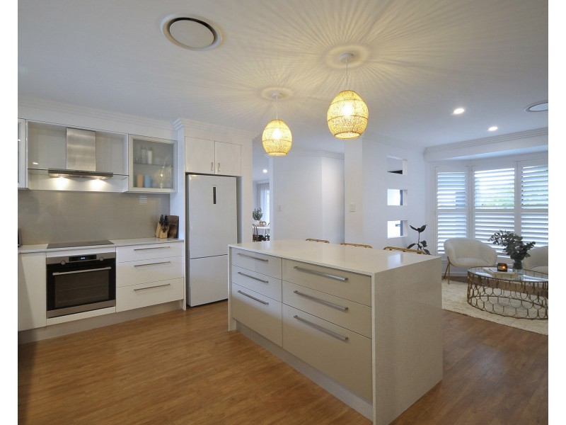 6 Ling Place, Palm Beach QLD 4221