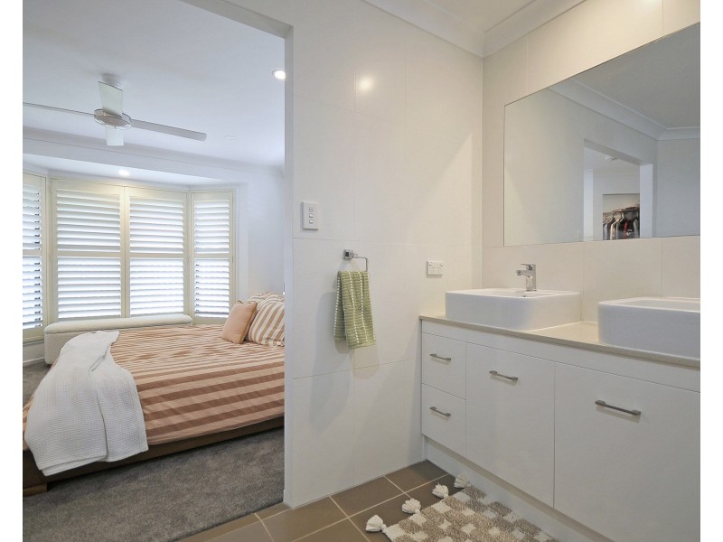6 Ling Place, Palm Beach QLD 4221