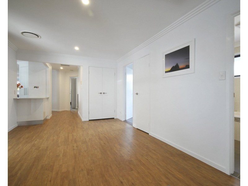 6 Ling Place, Palm Beach QLD 4221