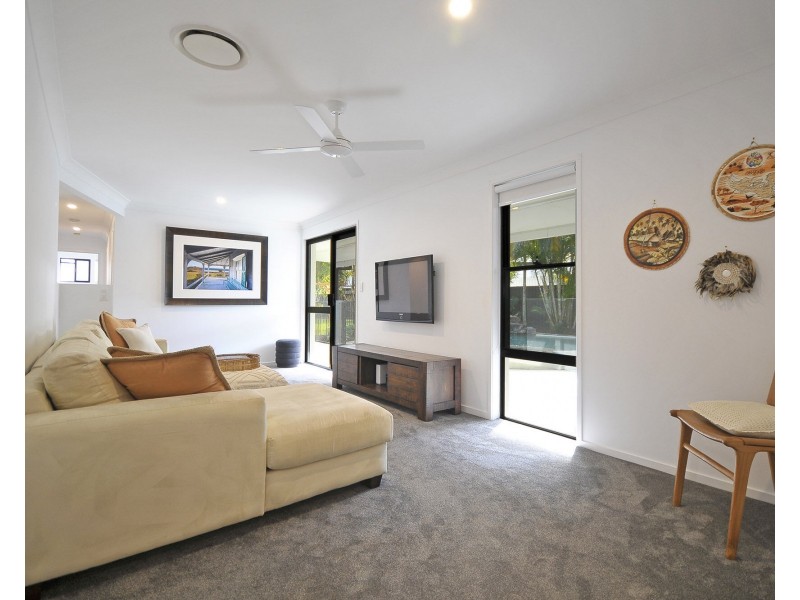 6 Ling Place, Palm Beach QLD 4221