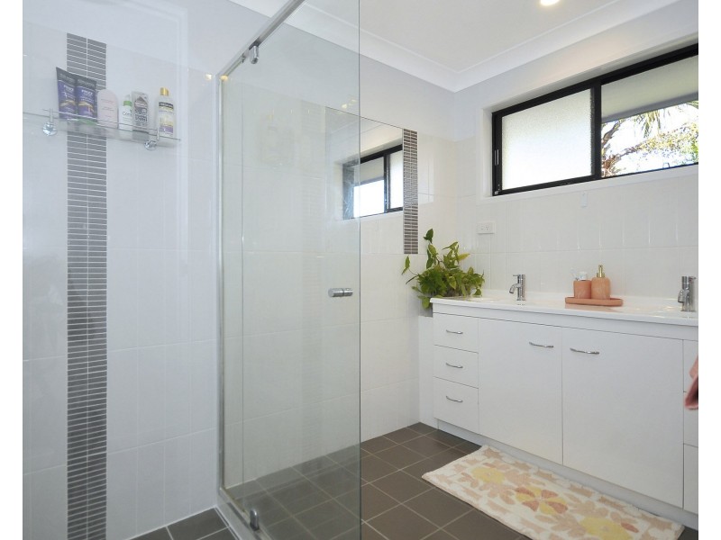 6 Ling Place, Palm Beach QLD 4221