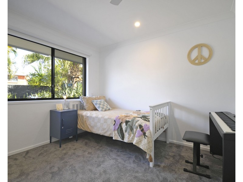 6 Ling Place, Palm Beach QLD 4221
