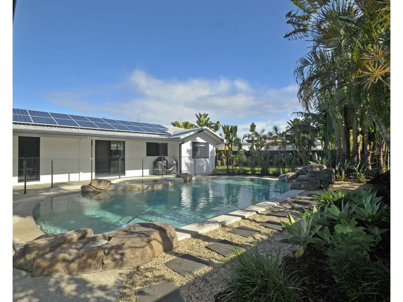 6 Ling Place, Palm Beach QLD 4221