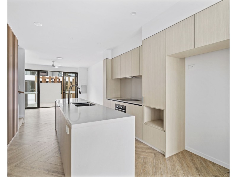 16/56 Harbourview Drive, Hope Island QLD 4212