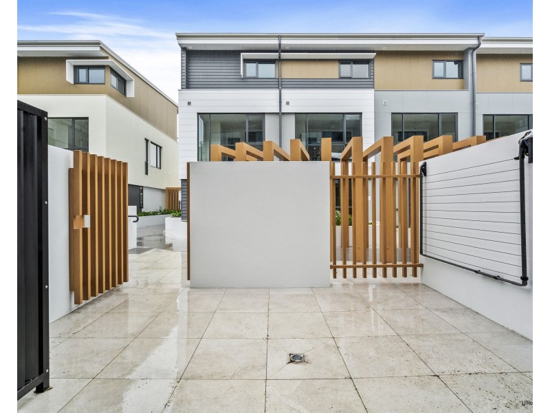 16/56 Harbourview Drive, Hope Island QLD 4212